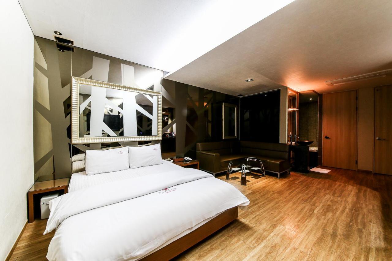 Gyeongju Arrietty Motel Екстериор снимка