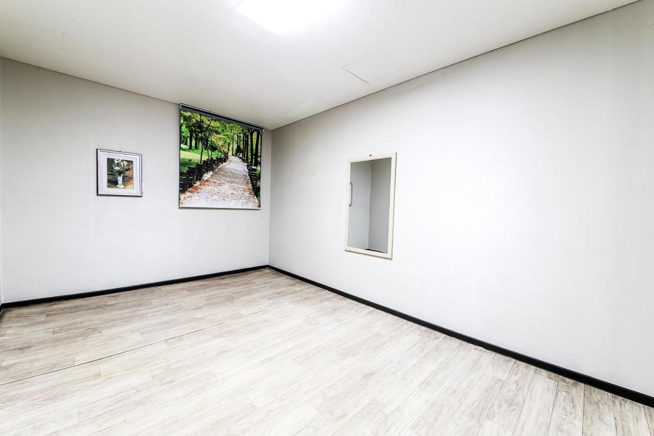 Gyeongju Arrietty Motel Екстериор снимка