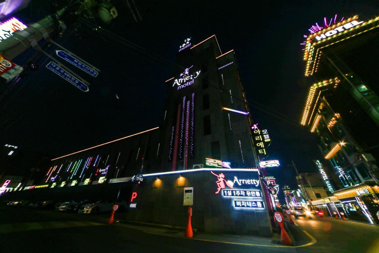 Gyeongju Arrietty Motel Екстериор снимка